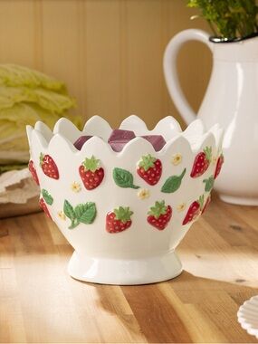 Scentsy Strawberry Garden Wax Warmer Farmers Market Basket Berries Ceramic NIB